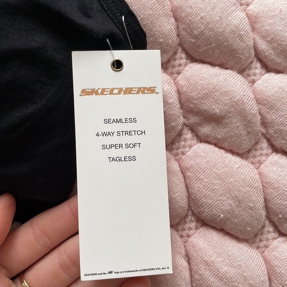 NWT Skechers Seamless 4-Way Stretch Sports Bra Size Small - Picture 2 of 6